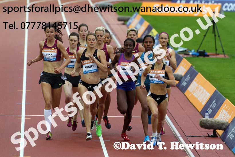 Jenny Meadows leads the 800 metres Glasgow Diamond League. Photo: David T. Hewitson/Sports for All Pics